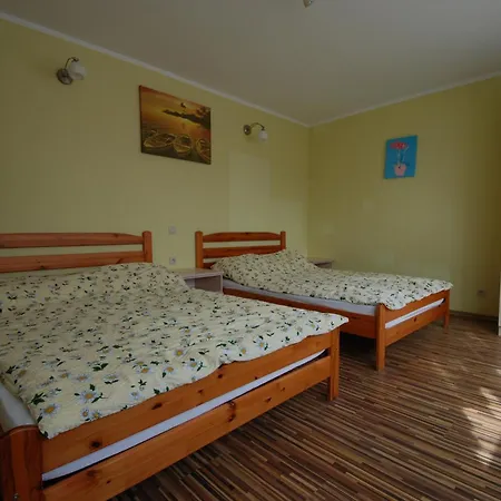 Domyletnie Ogrodzony Dom 92m2