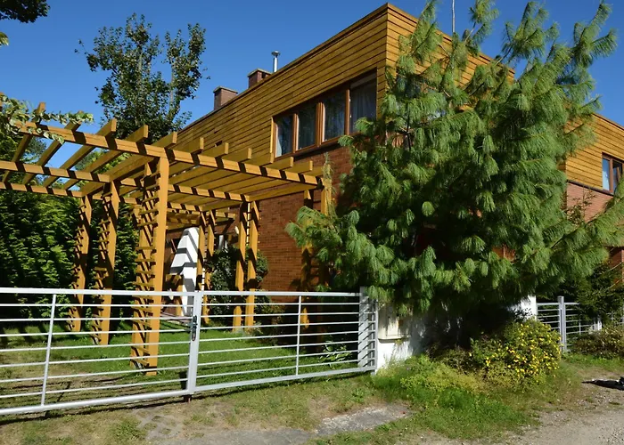 Domyletnie Ogrodzony Dom 92m2 Дом отдыха *
